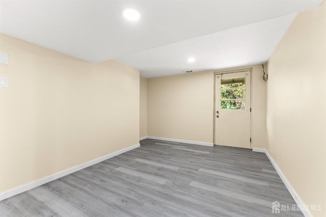14 Mayling Court, Edison, NJ 08837