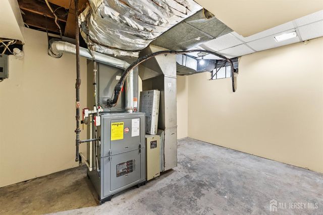 14 Mayling Court, Edison, NJ 08837