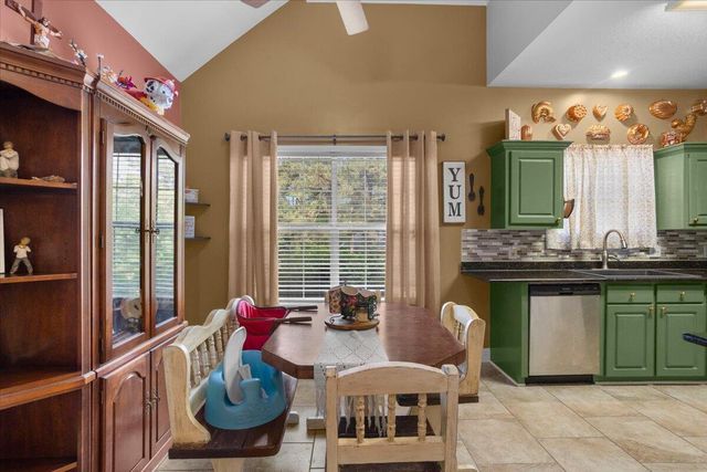 220 Pine Ln., Hattiesburg, MS 39402