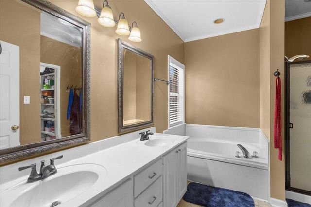 220 Pine Ln., Hattiesburg, MS 39402