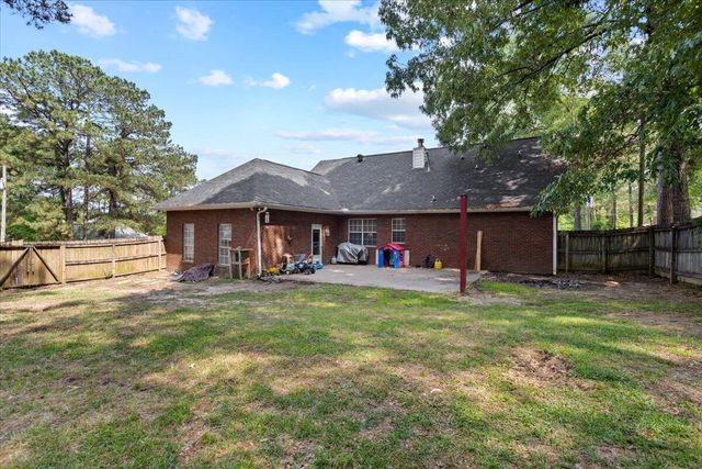 220 Pine Ln., Hattiesburg, MS 39402