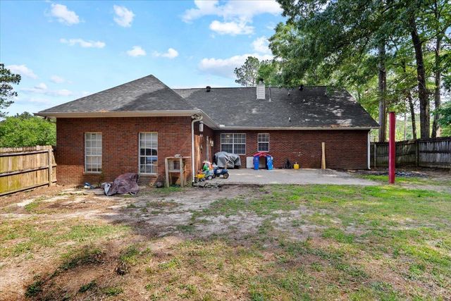 220 Pine Ln., Hattiesburg, MS 39402
