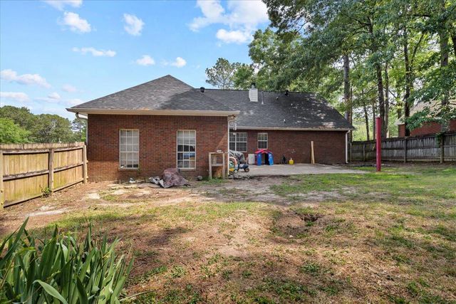 220 Pine Ln., Hattiesburg, MS 39402