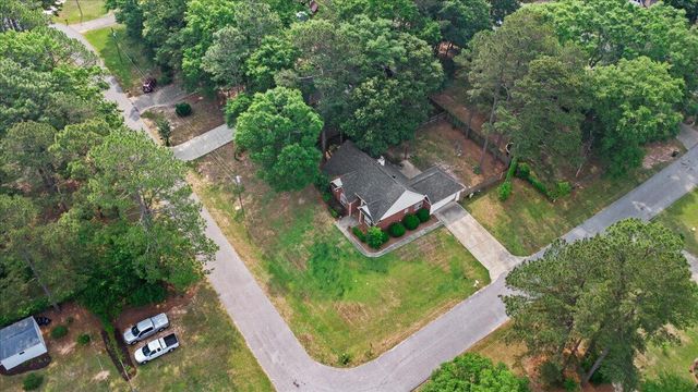 220 Pine Ln., Hattiesburg, MS 39402