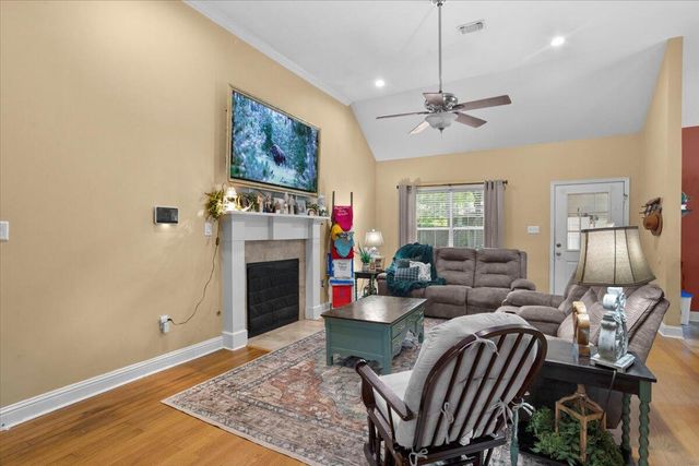 220 Pine Ln., Hattiesburg, MS 39402