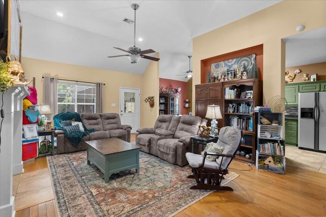 220 Pine Ln., Hattiesburg, MS 39402