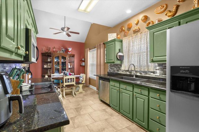 220 Pine Ln., Hattiesburg, MS 39402