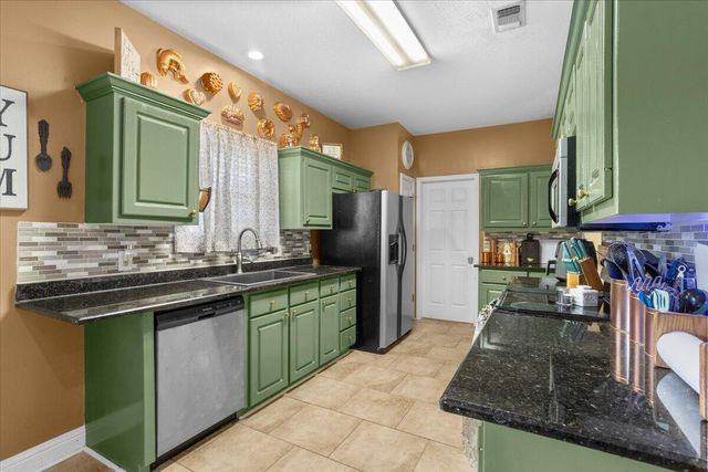 220 Pine Ln., Hattiesburg, MS 39402