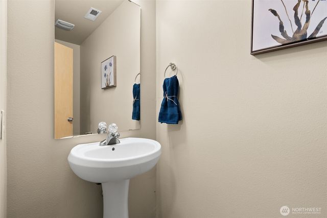 17709 Silver Creek Avenue E, Puyallup, WA 98375