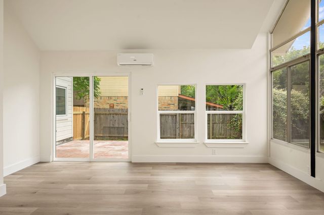 1102 Twin Creek DR, Pflugerville, TX 78660