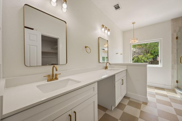 1102 Twin Creek DR, Pflugerville, TX 78660