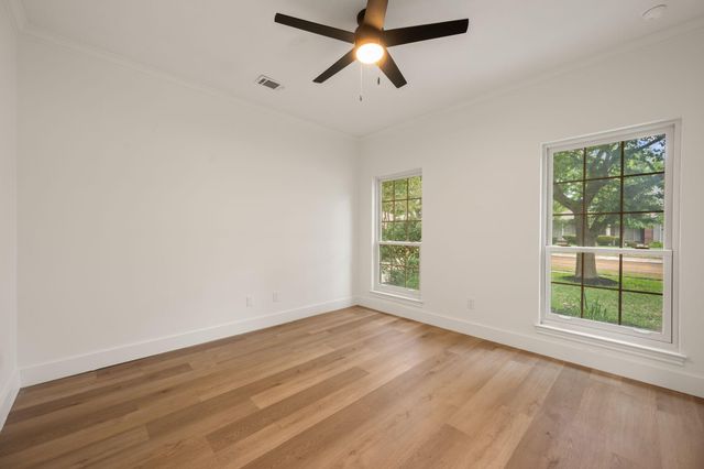 1102 Twin Creek DR, Pflugerville, TX 78660