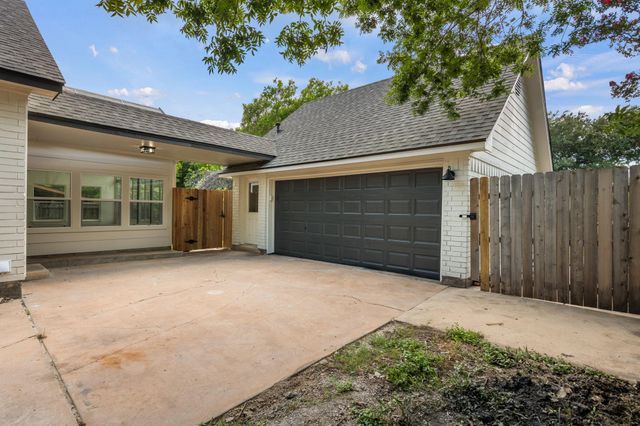 1102 Twin Creek DR, Pflugerville, TX 78660