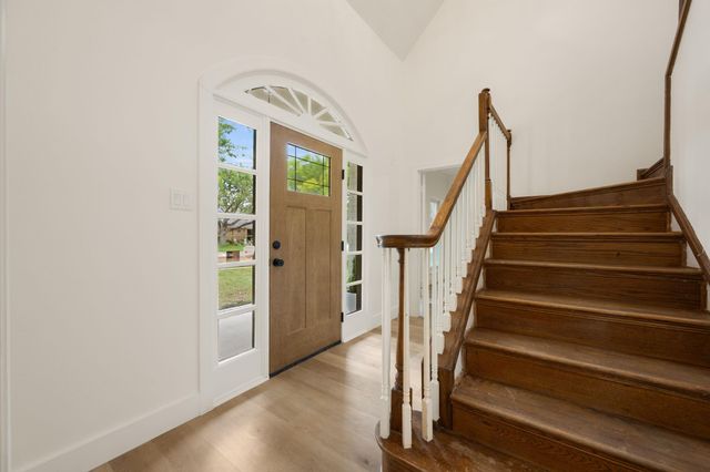 1102 Twin Creek DR, Pflugerville, TX 78660
