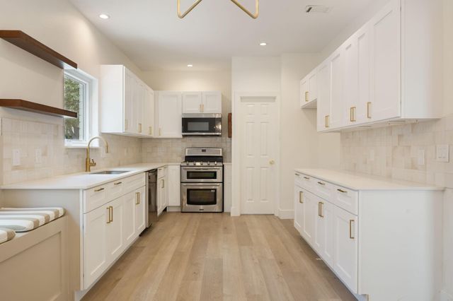 1102 Twin Creek DR, Pflugerville, TX 78660