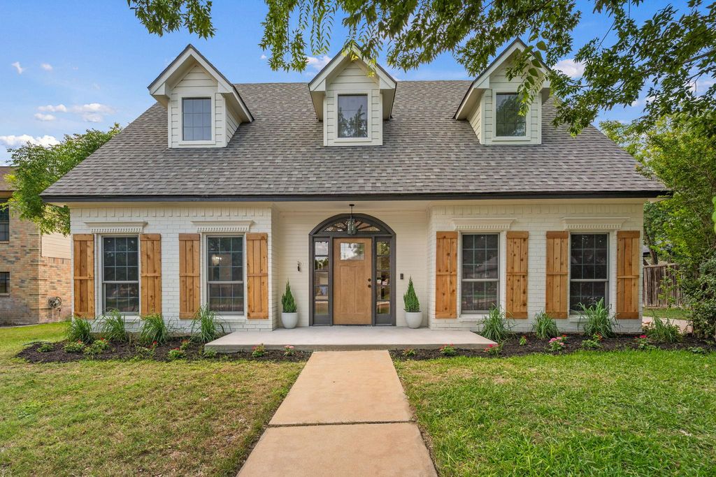 1102 Twin Creek DR, Pflugerville, TX 78660