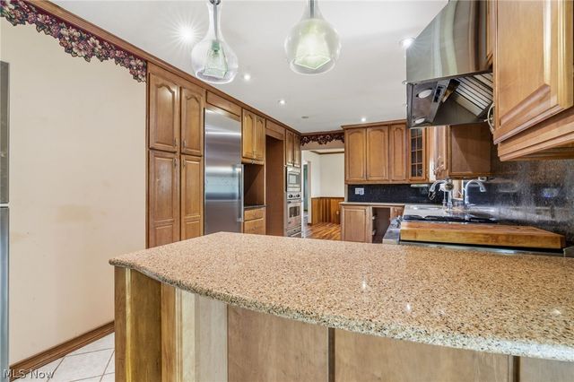 7439 State Route 43, Kent, OH 44240