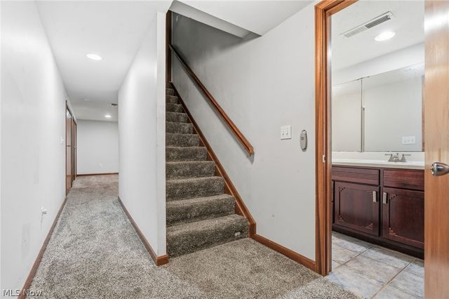 7439 State Route 43, Kent, OH 44240