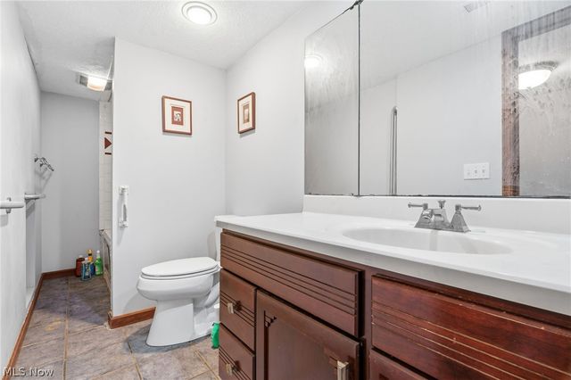 7439 State Route 43, Kent, OH 44240