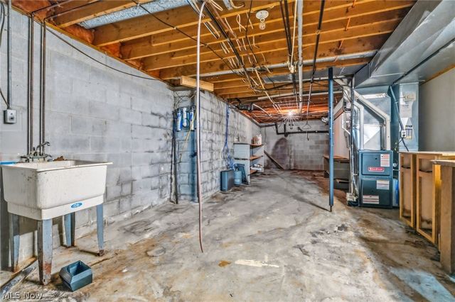 7439 State Route 43, Kent, OH 44240
