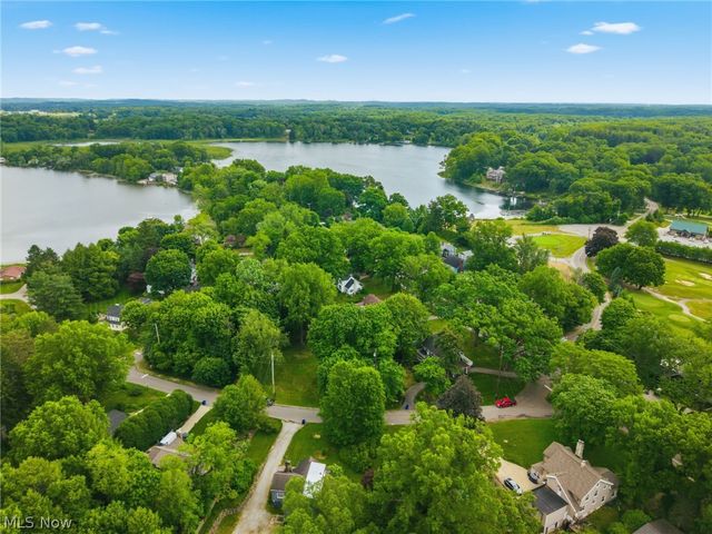 7439 State Route 43, Kent, OH 44240