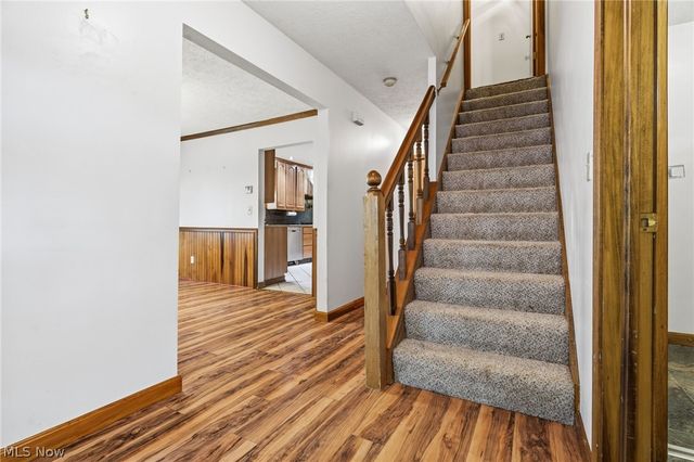 7439 State Route 43, Kent, OH 44240