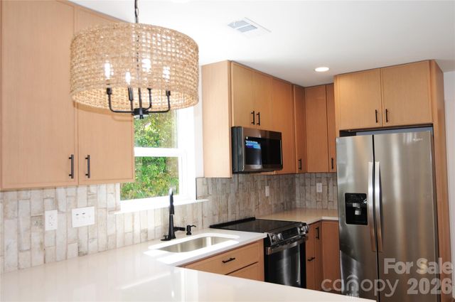 105 W 6th Avenue, Gastonia, NC 28052