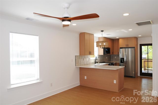 105 W 6th Avenue, Gastonia, NC 28052