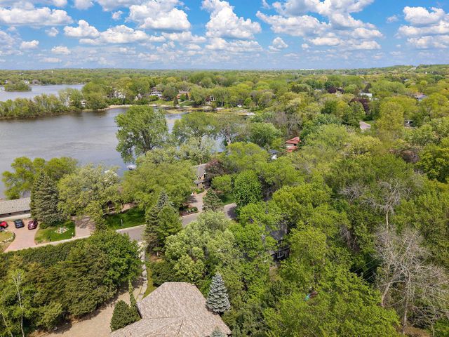 9888 Oak Shore Drive, Lakeville, MN 55044