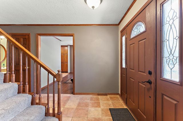 9888 Oak Shore Drive, Lakeville, MN 55044