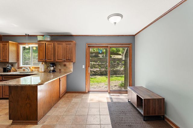 9888 Oak Shore Drive, Lakeville, MN 55044