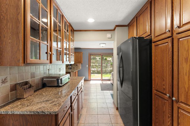 9888 Oak Shore Drive, Lakeville, MN 55044
