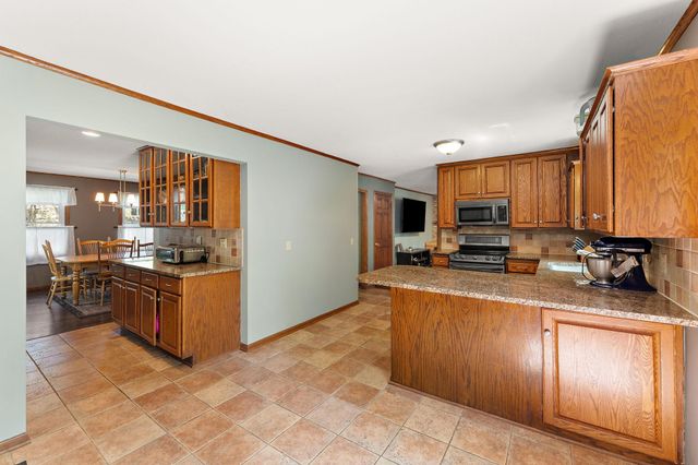 9888 Oak Shore Drive, Lakeville, MN 55044