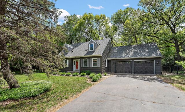 9888 Oak Shore Drive, Lakeville, MN 55044