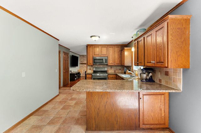 9888 Oak Shore Drive, Lakeville, MN 55044
