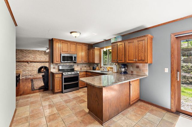 9888 Oak Shore Drive, Lakeville, MN 55044
