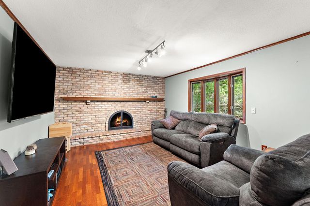 9888 Oak Shore Drive, Lakeville, MN 55044