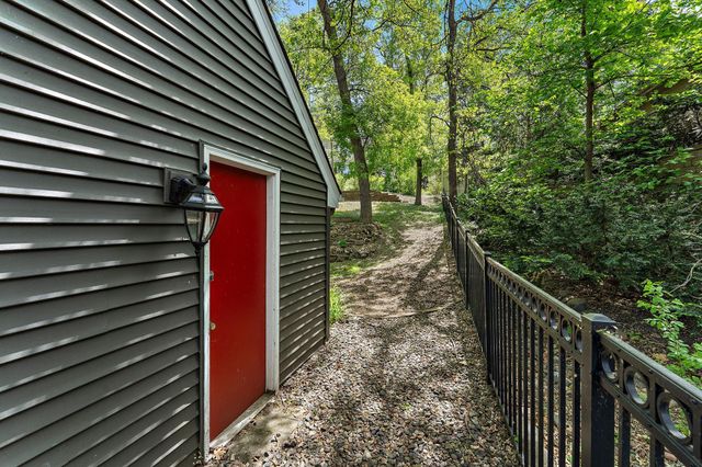 9888 Oak Shore Drive, Lakeville, MN 55044