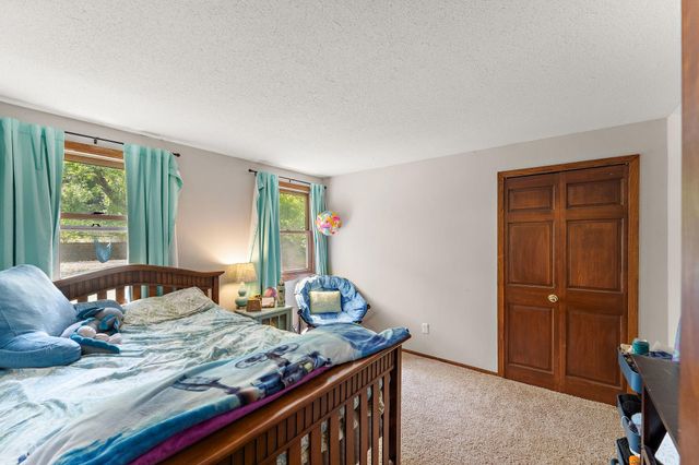 9888 Oak Shore Drive, Lakeville, MN 55044