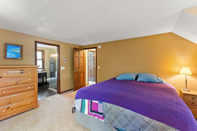 9888 Oak Shore Drive, Lakeville, MN 55044