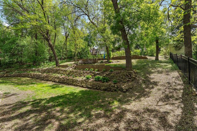 9888 Oak Shore Drive, Lakeville, MN 55044