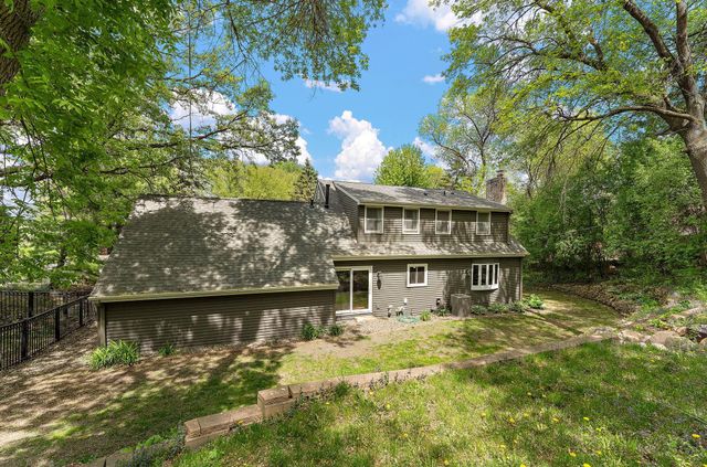 9888 Oak Shore Drive, Lakeville, MN 55044