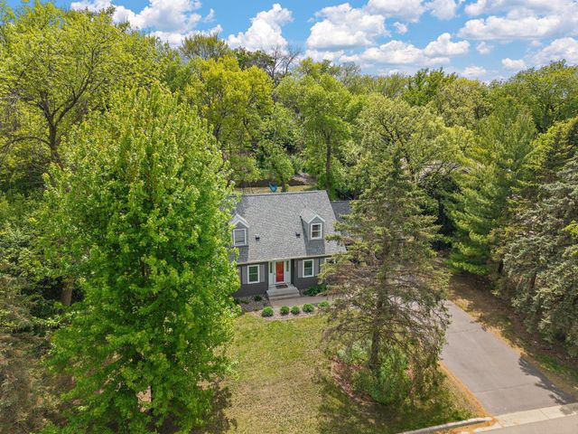 9888 Oak Shore Drive, Lakeville, MN 55044