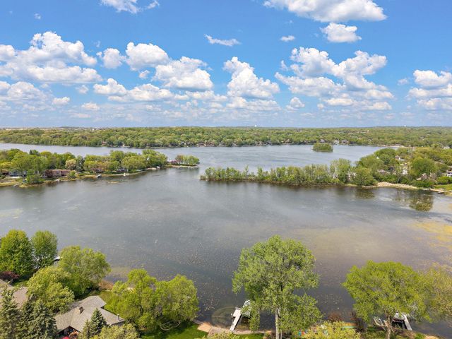 9888 Oak Shore Drive, Lakeville, MN 55044