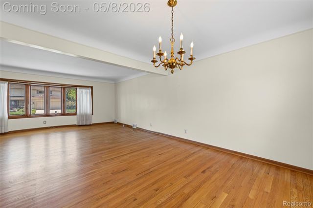 690 Briarcliff Drive, Grosse Pointe Woods, MI 48236