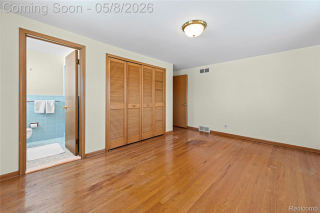 690 Briarcliff Drive, Grosse Pointe Woods, MI 48236