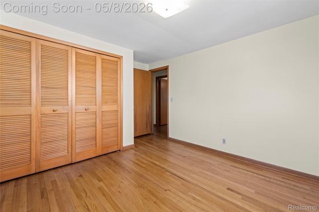 690 Briarcliff Drive, Grosse Pointe Woods, MI 48236