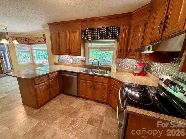196 Flint Ridge Drive, Concord, NC 28025