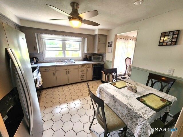 24 Morningside Avenue, Meriden, CT 06450