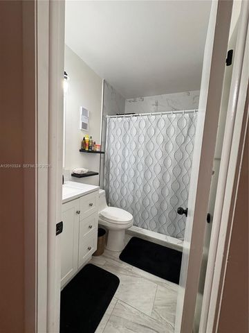 5424 Gate Lake Rd 5424, Tamarac, FL 33319